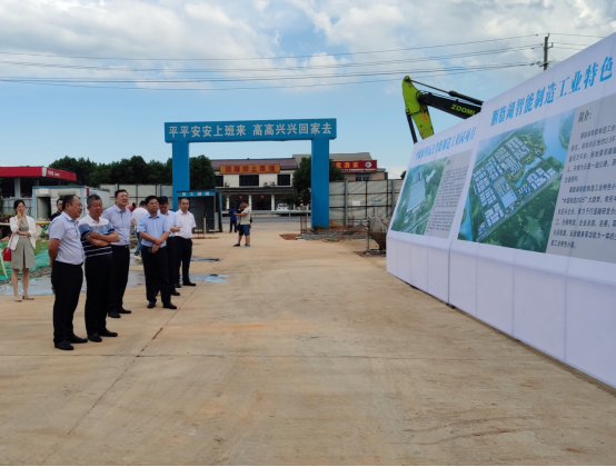 發(fā)展集團(tuán)黨委書記、董事長譚建華帶隊 赴沅江洽談合作并出席簽約儀式